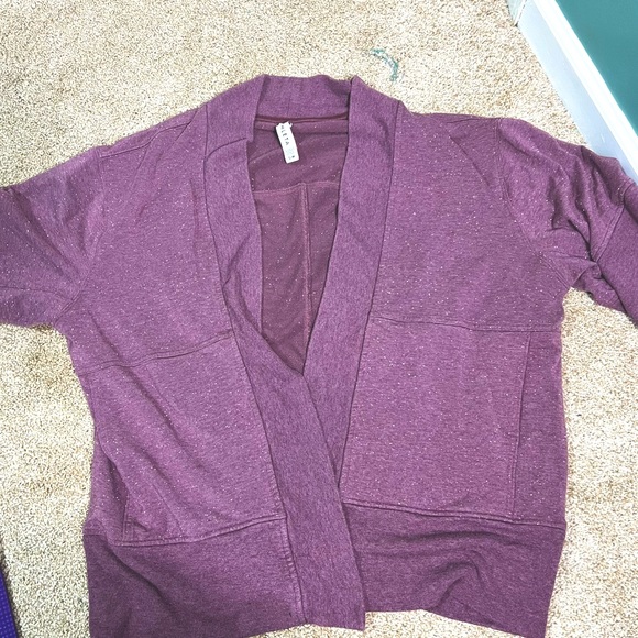 Athleta Textured purple short sleeve cardigan top S/M - Picture 4 of 6